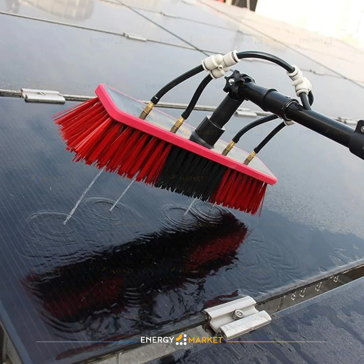 Brosse de Nettoyage Solaire BROOM – Accessoire de Maintenance PV